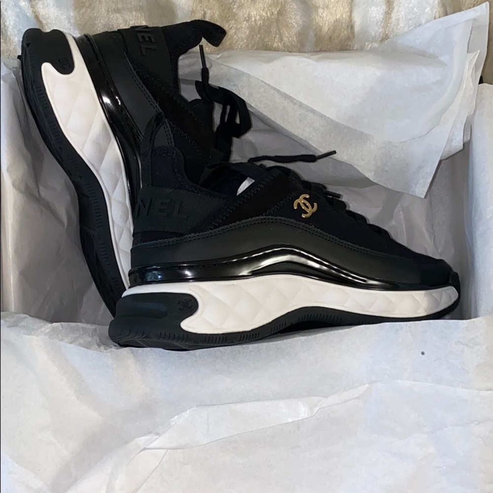 ❌SOLD❌ BRANDNEW IN BOX CHANEL RUNNERS - Picture 2 of 8